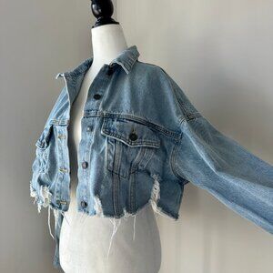 🦋 Cropped Light Wash Distressed Denim Jacket 100% Cotton